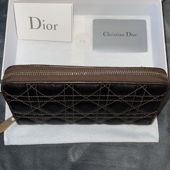 Christian Dior quilted zipper wallet 100% Authentic dark brown color great cons - Picture 5 of 13
